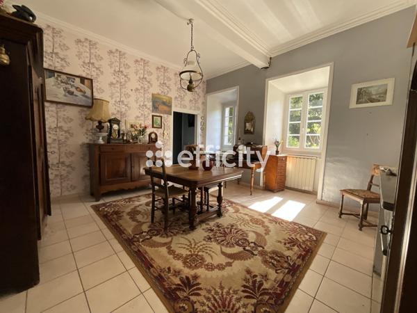Maison
         12 pièces
        - 289 m² Bien prestige 435 000 € *