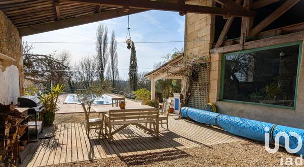 Maison 9 pièces de 305 m² à Montlieu-la-Garde (17210)