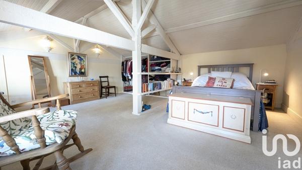 Maison 9 pièces de 305 m² à Montlieu-la-Garde (17210)