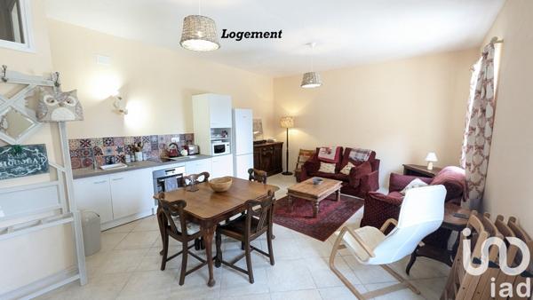 Maison 9 pièces de 305 m² à Montlieu-la-Garde (17210)