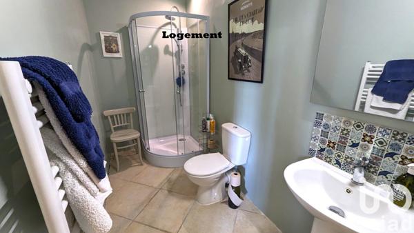 Maison 9 pièces de 305 m² à Montlieu-la-Garde (17210)