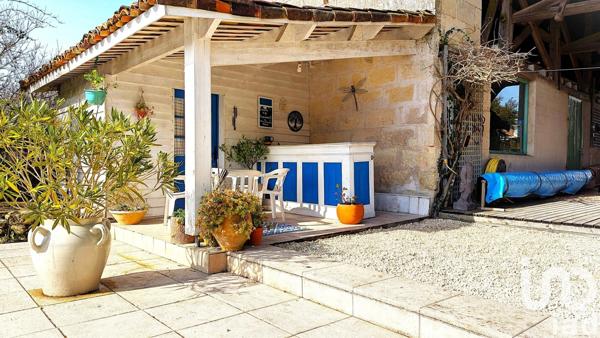 Maison 9 pièces de 305 m² à Montlieu-la-Garde (17210)