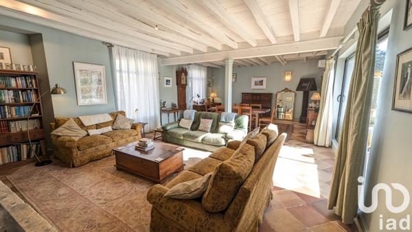 Maison 9 pièces de 305 m² à Montlieu-la-Garde (17210)