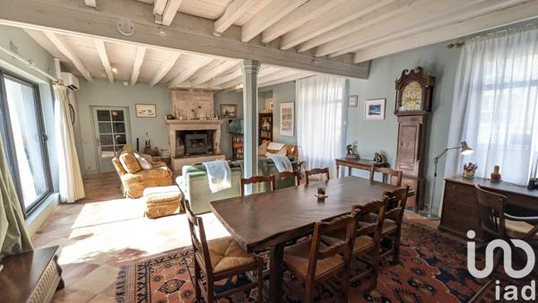 Maison 9 pièces de 305 m² à Montlieu-la-Garde (17210)