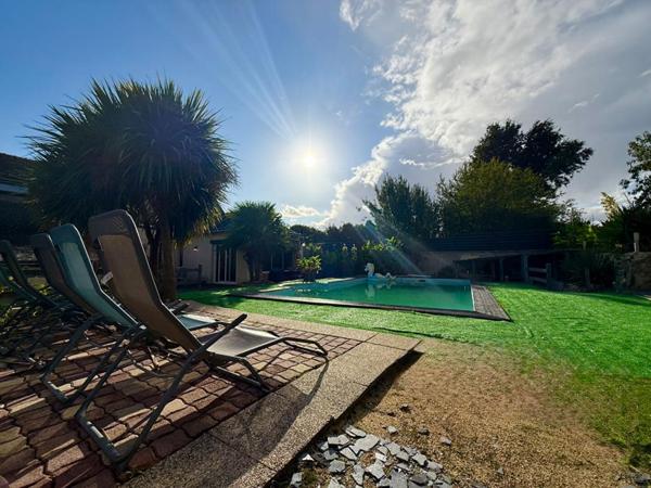 Maison Les Hauts D Anjou 10 pièces 260 m2 avec piscine