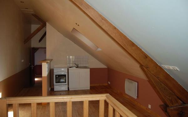 Immeuble à vendre    4 pièces • 96,77 m2 Saint-Satur