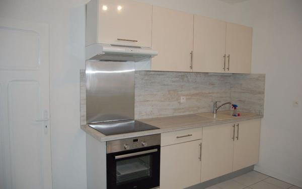 Immeuble à vendre    4 pièces • 96,77 m2 Saint-Satur