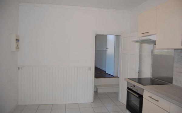 Immeuble à vendre    4 pièces • 96,77 m2 Saint-Satur