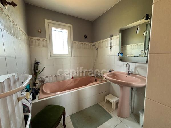 Maison à vendre 6 pièces - 140 m² - Terrain 1080 m² - CHARNAY LES MACON (71850)