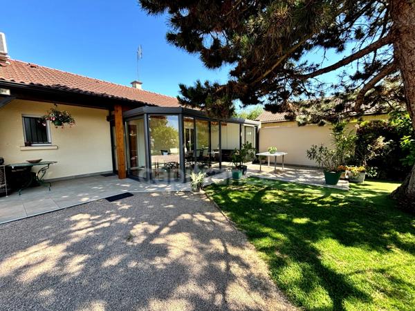 Maison à vendre 6 pièces - 140 m² - Terrain 1080 m² - CHARNAY LES MACON (71850)