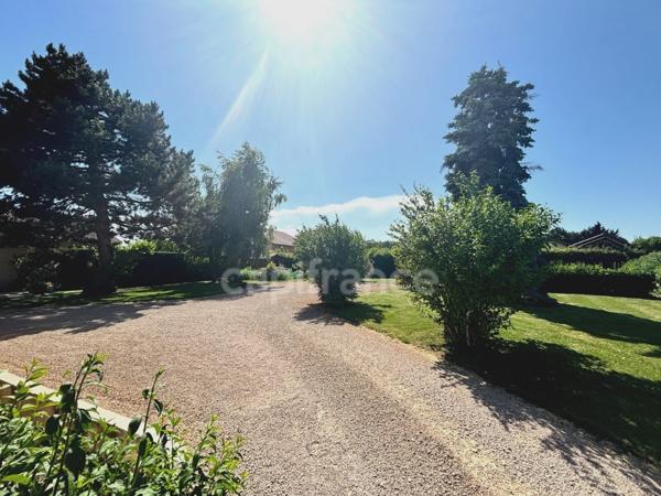 Maison à vendre 6 pièces - 140 m² - Terrain 1080 m² - CHARNAY LES MACON (71850)