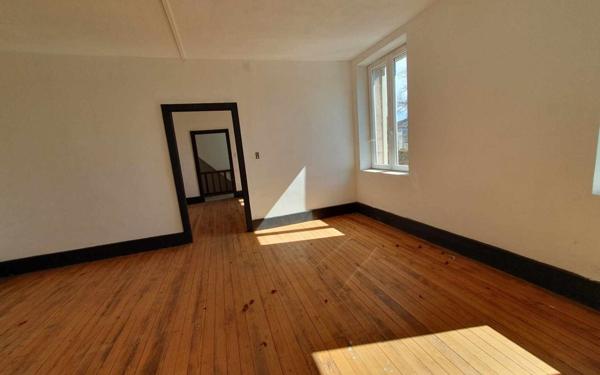 Immeuble à vendre    7 pièces •  Bruyères