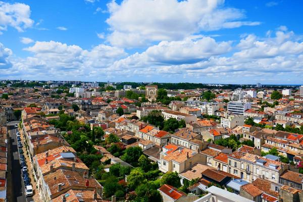 Bordeaux Croix Blanche Bel appartement avec deux chambres un balcon, ascenseur et cave