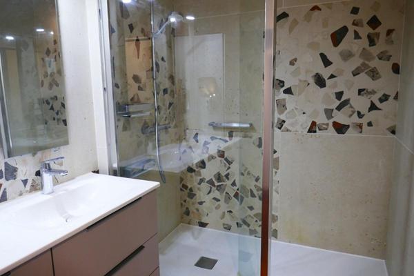 Bordeaux Croix Blanche  Bel appartement  avec deux chambres avec balcon ascenseur cave