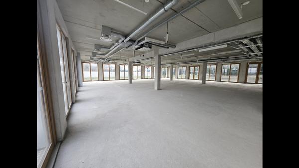 Bureau 12 pièces - 2654 m²