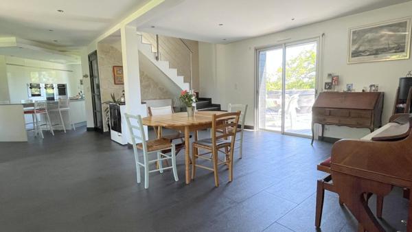 Maison  5 pièce(s) 166 m2