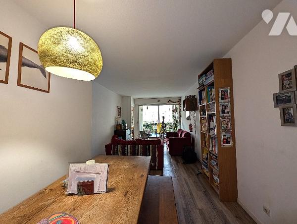 Rue Roger Brun, appartement traversant T5 de 103 m² avec terrasse de 8 m² et garage en sous-sol.
