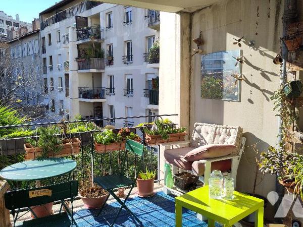 Rue Roger Brun, appartement traversant T5 de 103 m² avec terrasse de 8 m² et garage en sous-sol.
