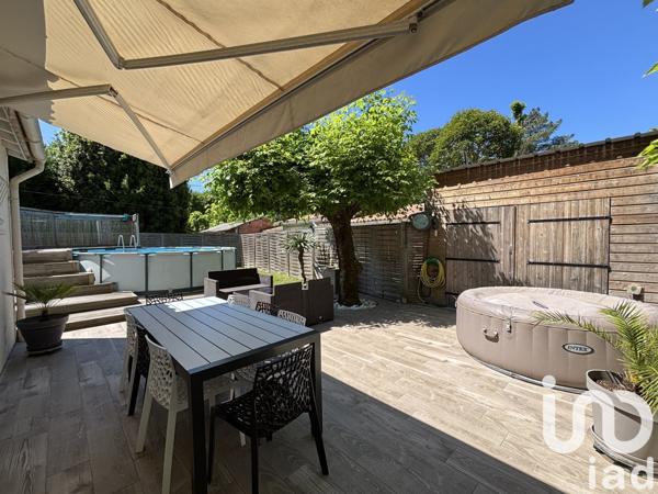 Maison 6 pièces de 126 m² à Arès (33740)