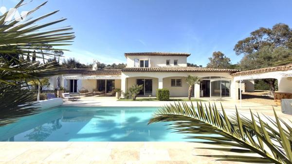 ROQUEBRUNE-SUR-ARGENS – Propriété de charme au cœur d’un écrin de verdure
