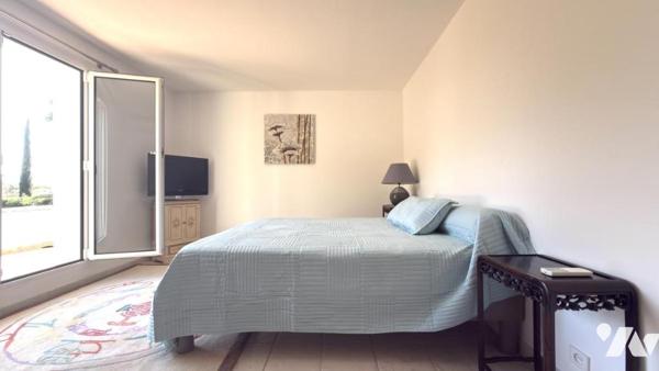 ROQUEBRUNE-SUR-ARGENS – Propriété de charme au cœur d’un écrin de verdure