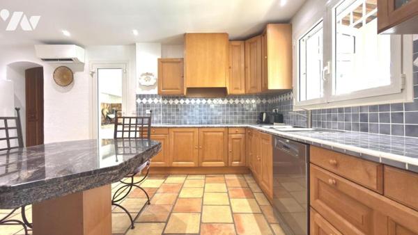 ROQUEBRUNE-SUR-ARGENS – Propriété de charme au cœur d’un écrin de verdure