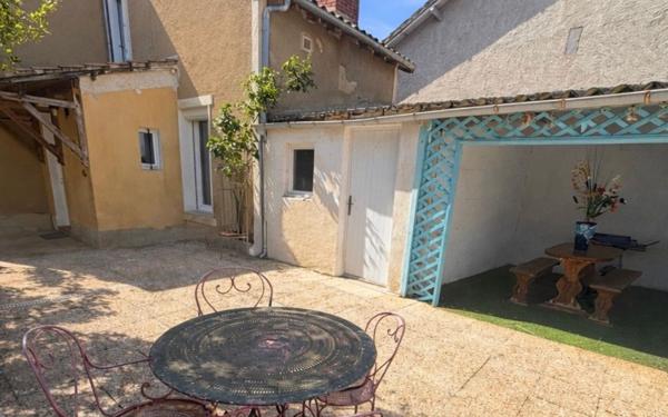 Maison à vendre    3 pièces • 78 m2 Jouhet