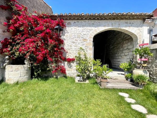 MAISON INTRA-MUROS AVEC PATIO PISCINE ET GARAGE