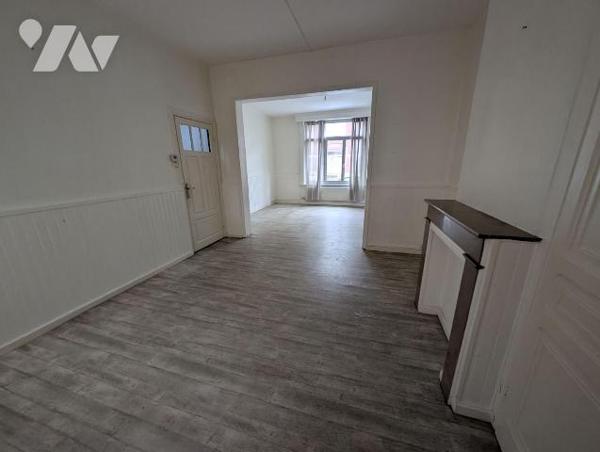 MAISON A VENDRE SAINT POL SUR MER 59 ! En exclusivité chez votre Notaire ! 

Laissez-vous séd...