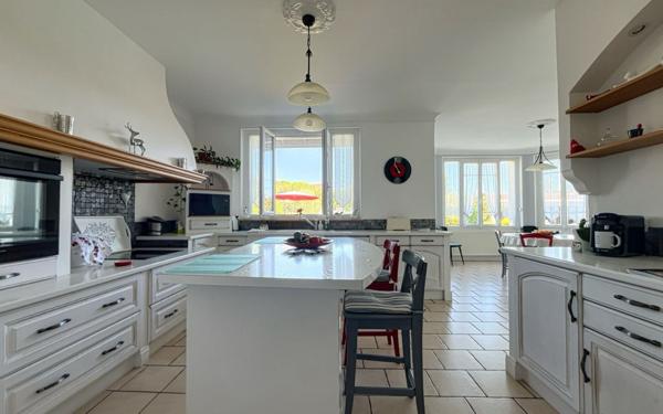 Maison à vendre    7 pièces •  Cazères