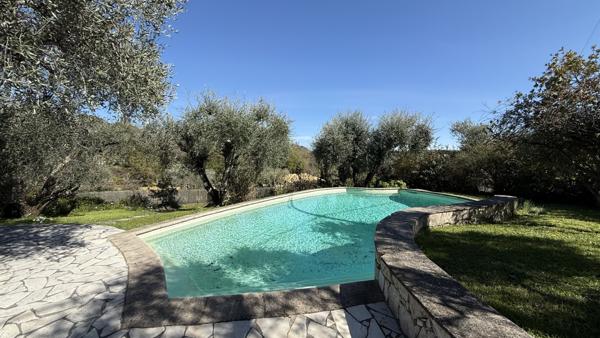 Tourrettes-sur-Loup (06140) Tourrettes-sur-Loup - Secteur Berguières - Propriété de charme au coeur d'un écrin de nature 7P 215m2/Piscine,