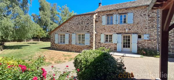 Location
                Maison99,46 m² - 4 Pièces -
                    AURIAC LAGAST (12120)