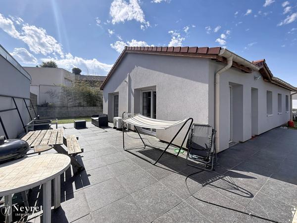 SAINT-CHAMOND – SECTEUR CLOS MARQUET – MAISON CONTEMPORAINE DE PLAIN-PIED – 102 M² – 4 CHAMBRES – DPE B