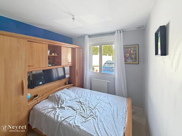 SAINT-CHAMOND – SECTEUR CLOS MARQUET – MAISON CONTEMPORAINE DE PLAIN-PIED – 102 M² – 4 CHAMBRES – DPE B