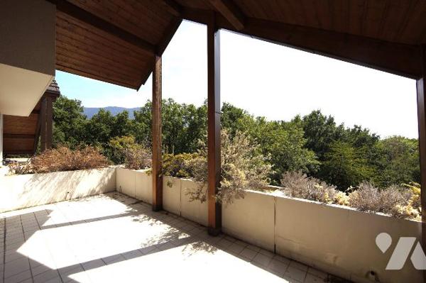 Dernier étage, appartement T3 avec terrasse de 23m²