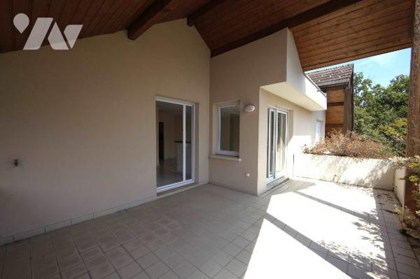 Dernier étage, appartement T3 avec terrasse de 23m²