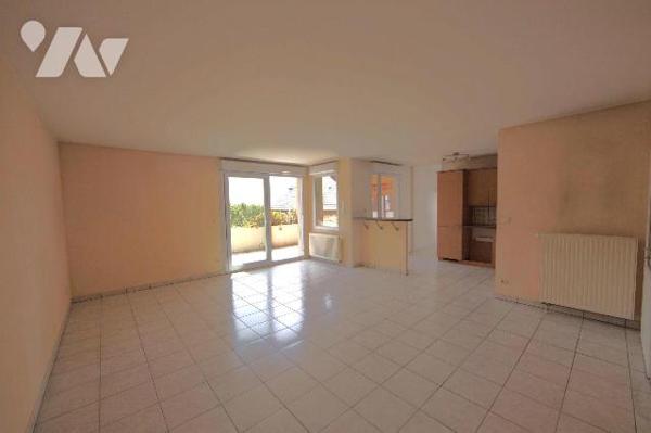 Dernier étage, appartement T3 avec terrasse de 23m²