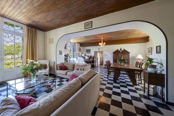 CHARENTE – TRES BELLE LONGERE