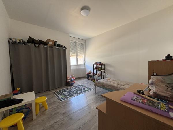 Côte d'Or : Bâtisse bourguignonne de 450m² dont 260 m² rénové (plain pied) , annexes, garages sur 4000m² Sainte-Colombe-sur-Seine (21400)