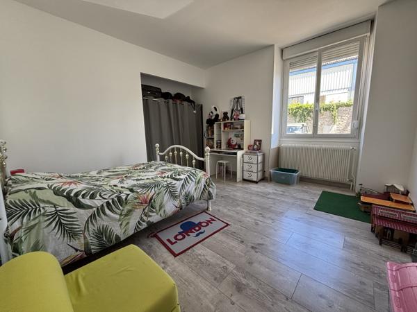 Côte d'Or : Bâtisse bourguignonne de 450m² dont 260 m² rénové (plain pied) , annexes, garages sur 4000m² Sainte-Colombe-sur-Seine (21400)