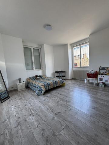 Côte d'Or : Bâtisse bourguignonne de 450m² dont 260 m² rénové (plain pied) , annexes, garages sur 4000m² Sainte-Colombe-sur-Seine (21400)