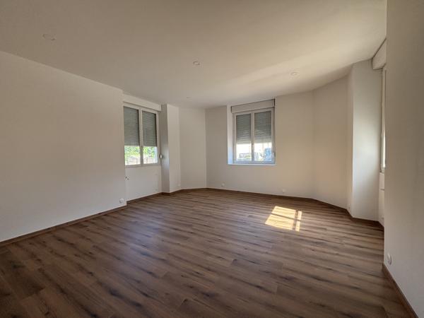 Côte d'Or : Bâtisse bourguignonne de 450m² dont 260 m² rénové (plain pied) , annexes, garages sur 4000m² Sainte-Colombe-sur-Seine (21400)