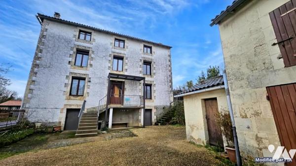 A vendre à VIVONNE, Une maison d'habitation de 135m² avec jardins et dépendances 