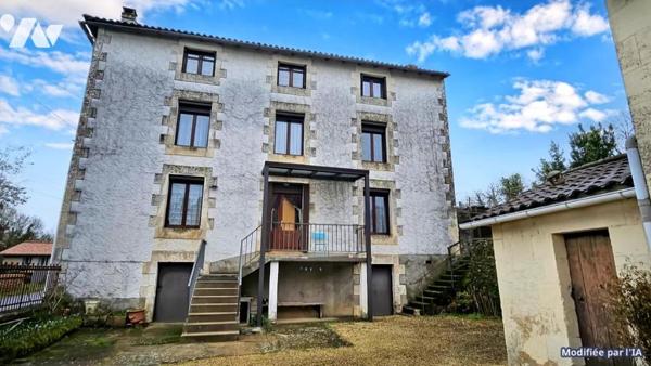 A vendre à VIVONNE, Une maison d'habitation de 135m² avec jardins et dépendances 