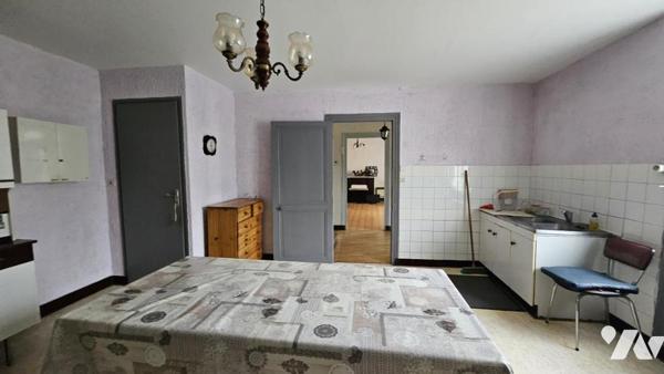 A vendre à VIVONNE, Une maison d'habitation de 135m² avec jardins et dépendances 