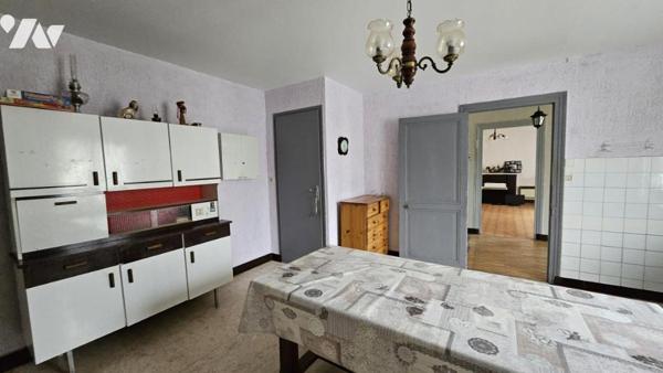 A vendre à VIVONNE, Une maison d'habitation de 135m² avec jardins et dépendances 