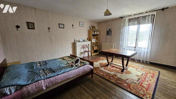 A vendre à VIVONNE, Une maison d'habitation de 135m² avec jardins et dépendances 