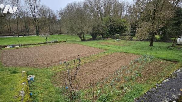 A vendre à VIVONNE, Une maison d'habitation de 135m² avec jardins et dépendances 