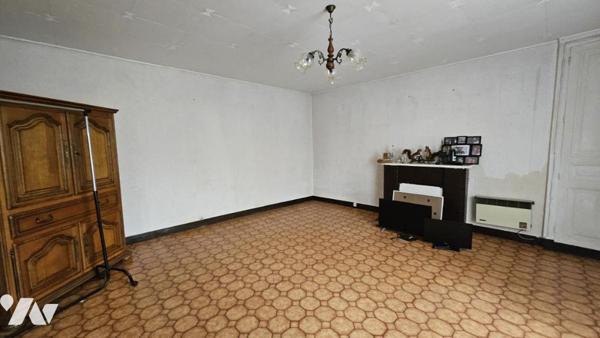 A vendre à VIVONNE, Une maison d'habitation de 135m² avec jardins et dépendances 