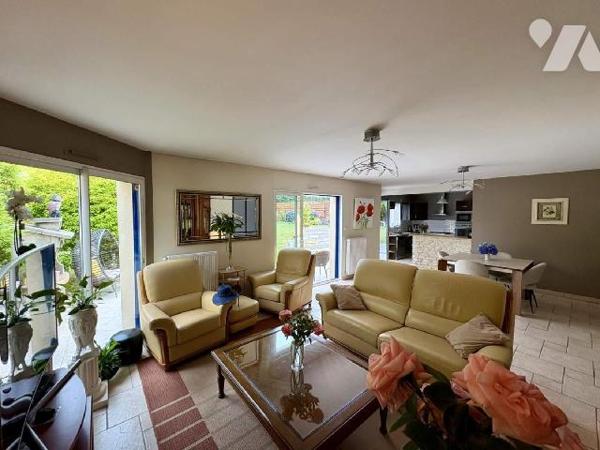 SAINT PERE MARC EN POULET - Emplacement idéal dans un quartier résidentiel calme et verdoyant, ...